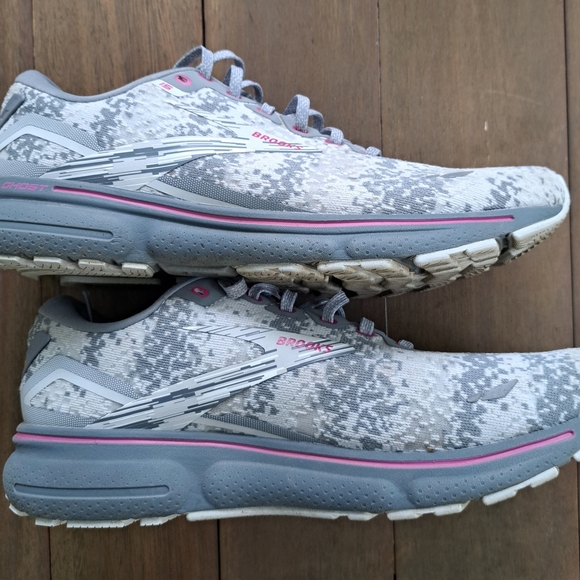 Brooks Gray Athletic Shoes with Speckled Design - Picture 3 of 13
